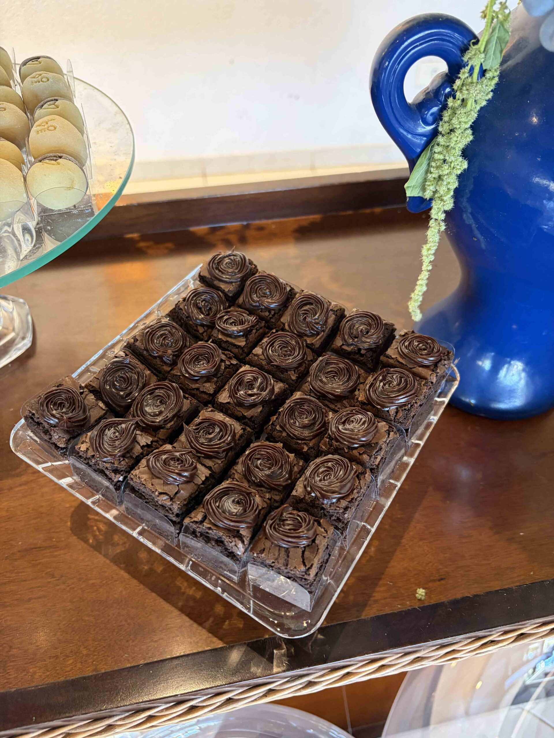Bandeja de Brownies Artesanais com Cobertura